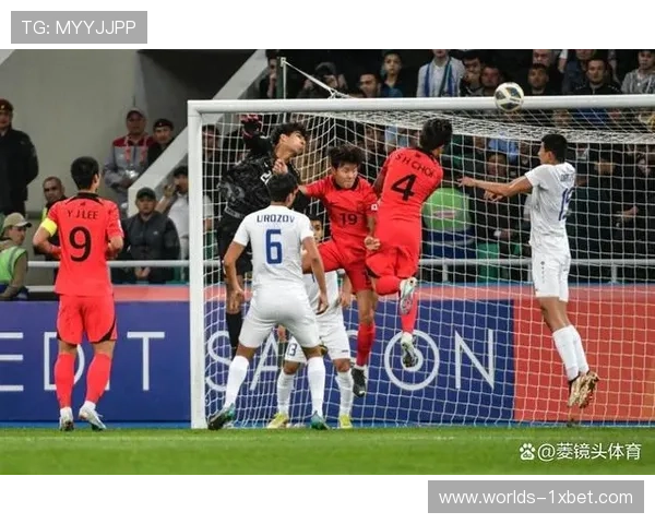 阿联酋VS伊拉克冲突瞬间：主裁判VAR介入判罚点球引争议