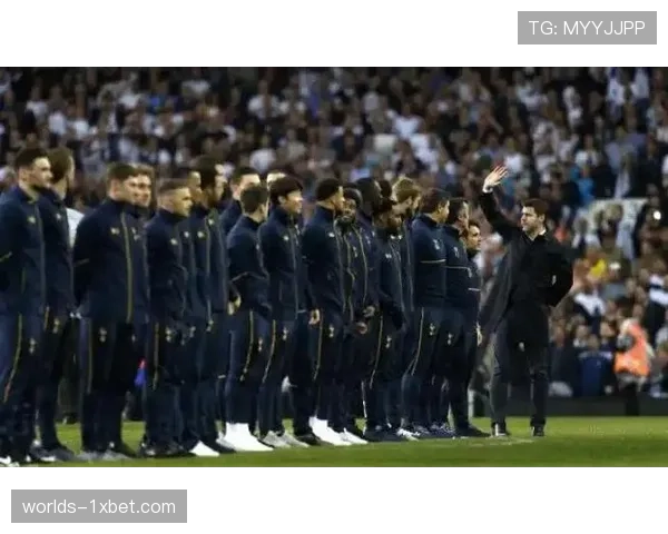 热刺新球场启用七周年,南看台再次响起纪念波切蒂诺的歌声 热刺新球场启用七周年,南看台再次响起纪念波切蒂诺的歌声